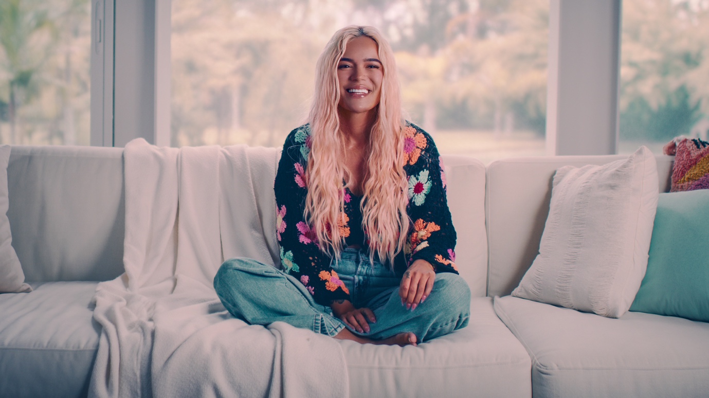 A person sitting on a couch

AI-generated content may be incorrect.