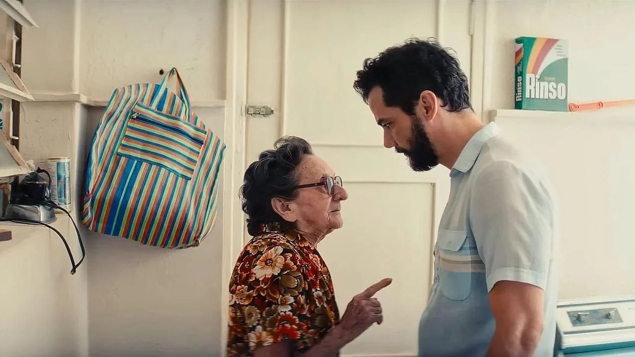 Tania Maria as Dona Sebastiana  with Wagner Moura as Armando